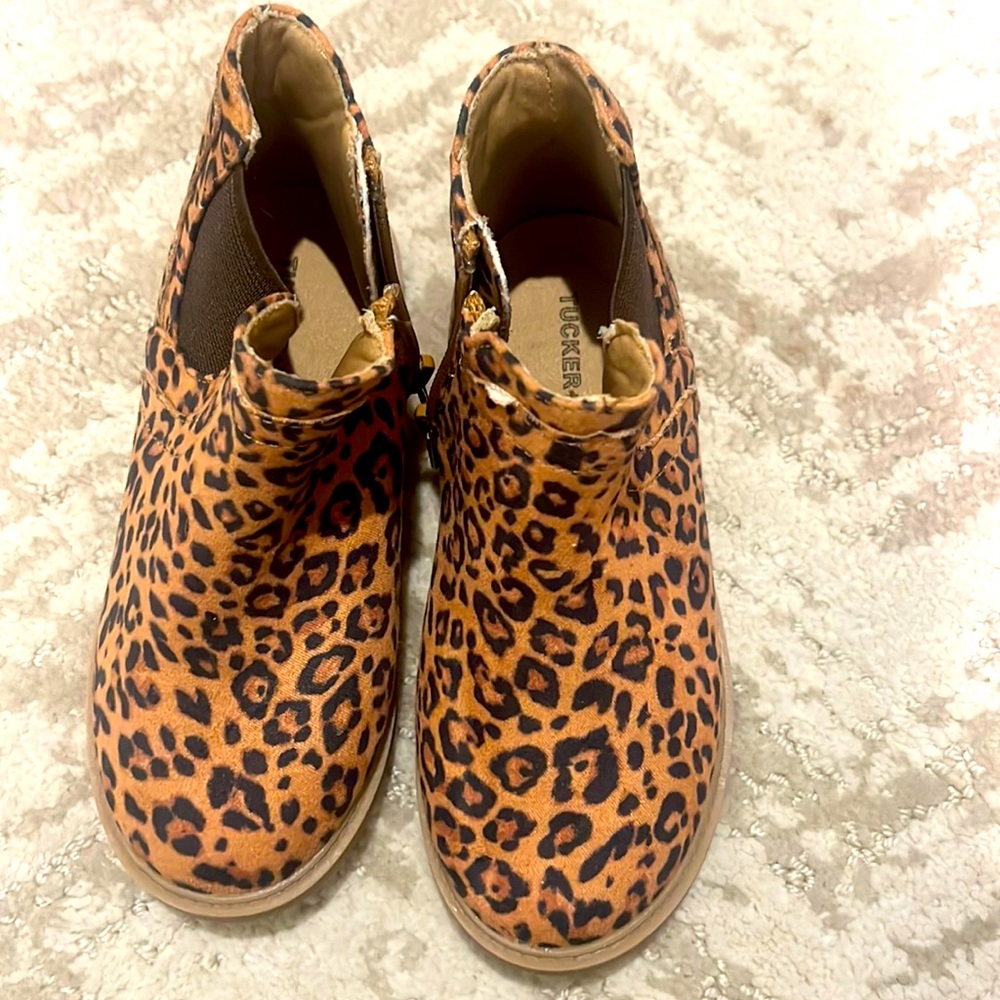 New with tag tucker and tate booties